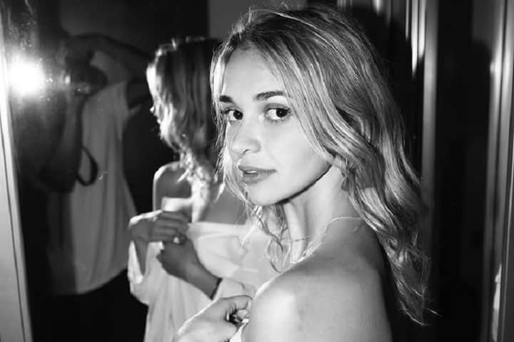 Nikki Roumel smiling in a casual portrait – Nikki Roumel Wikipedia