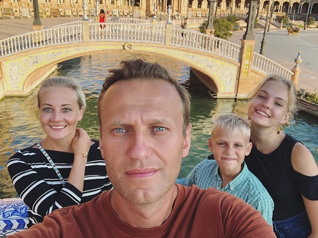 Alexei Navalny Married Life With Wife Yulia Navalnaya And Net Worth Details