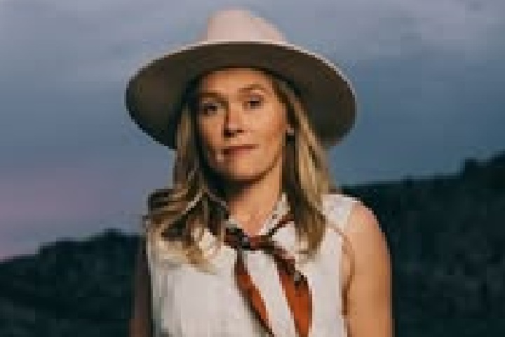 Holding Her Breath”: Sanni McCandless’s Emotional Watch as Alex Honnold Scales Taipei 101