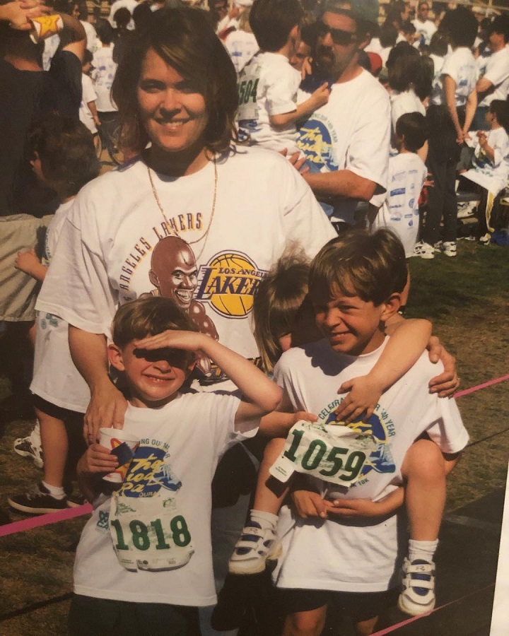 alex-thompson-with-mom.jpg