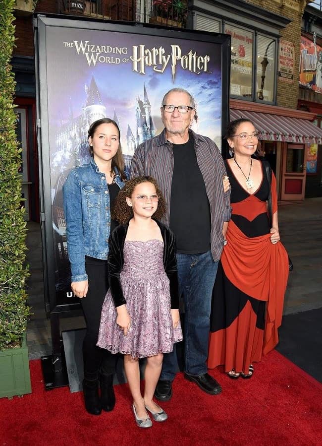 catherine rusoff with her husband ed oneil and two daughters