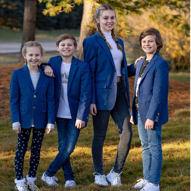 isabella crovetti with her siblings