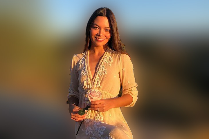 Scarlett Byrne Expecting Twins With Husband Cooper Hefner